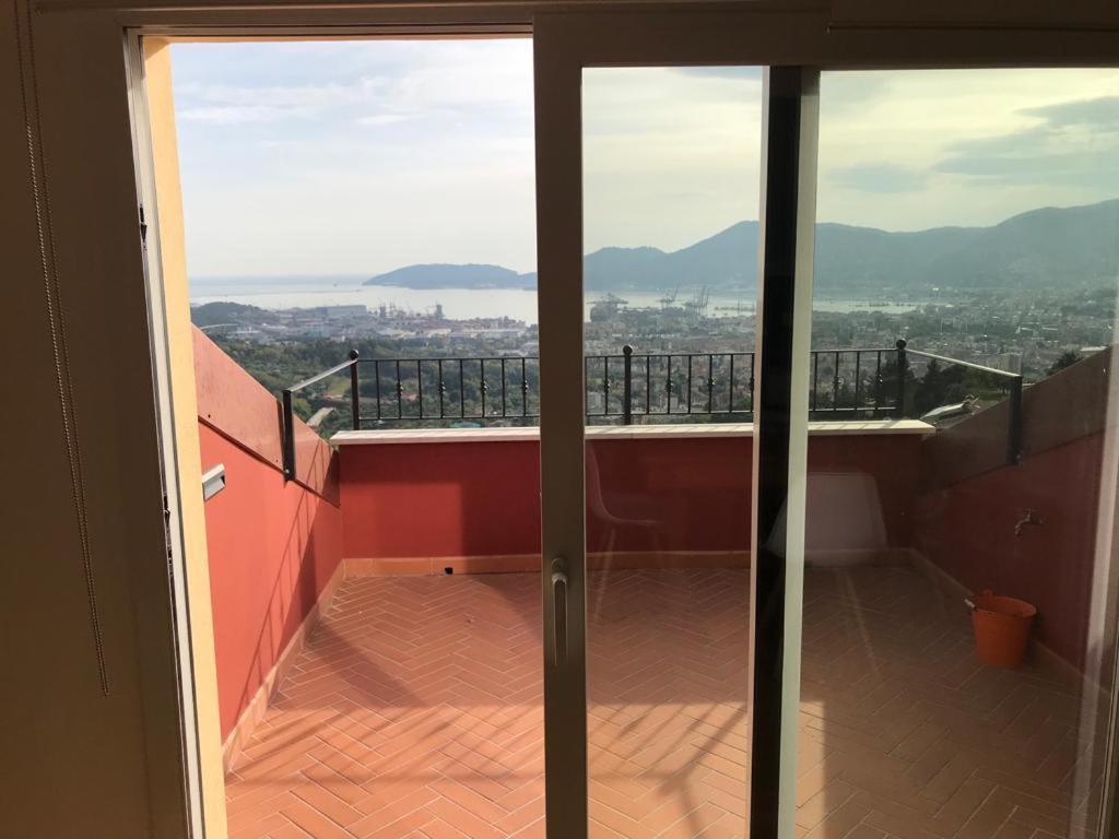 La Casa Con Vista Di Emma Apartman Vezzano Ligure Kültér fotó