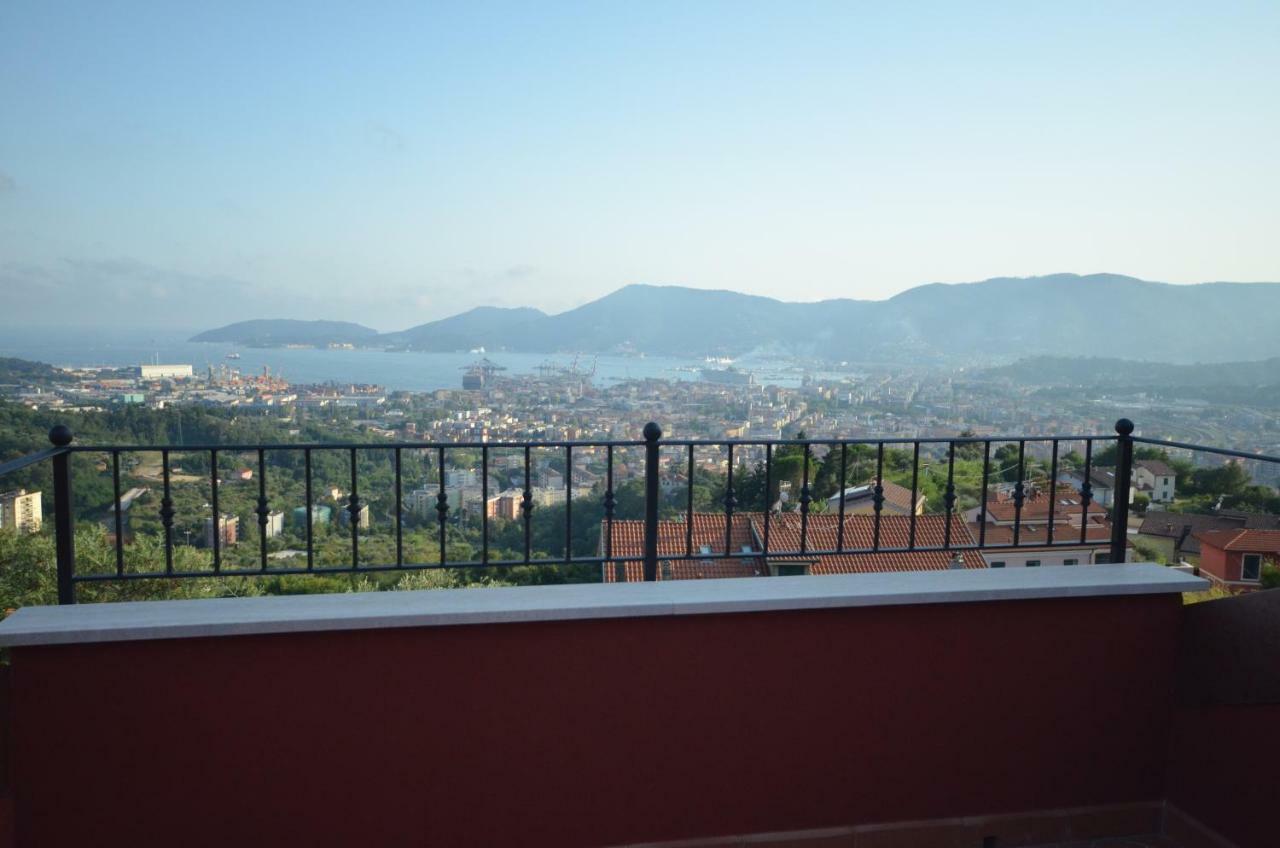 La Casa Con Vista Di Emma Apartman Vezzano Ligure Kültér fotó